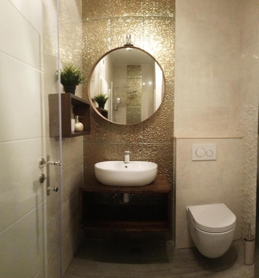 Split Symphony Veranda: Modern, New Apartment Bagian luar foto