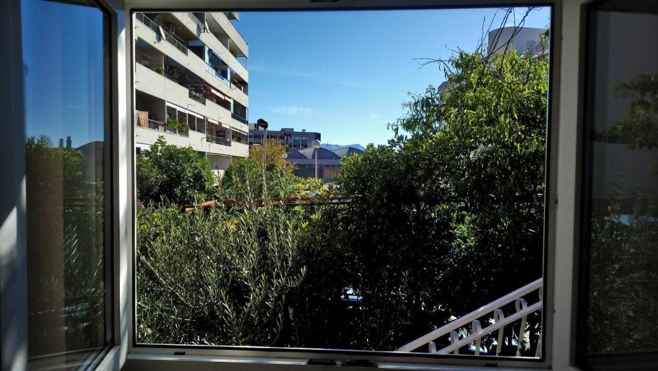 Split Symphony Veranda: Modern, New Apartment Bagian luar foto